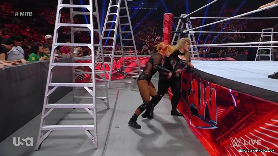 WWE_RAW_27th_June_2022_720p_WEBRip_h264_mp4_007628006.jpg
