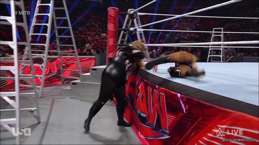 WWE_RAW_27th_June_2022_720p_WEBRip_h264_mp4_007628806.jpg