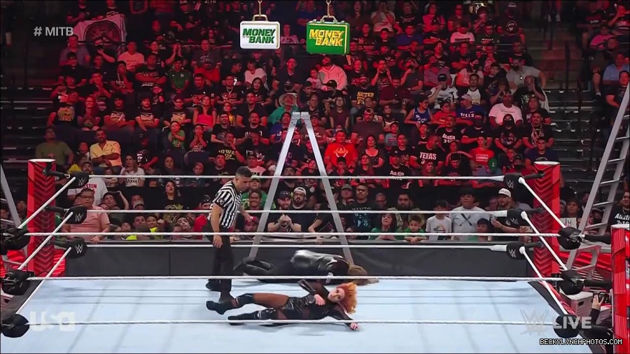 WWE_RAW_27th_June_2022_720p_WEBRip_h264_mp4_007630808.jpg