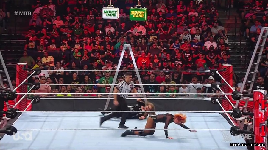 WWE_RAW_27th_June_2022_720p_WEBRip_h264_mp4_007632010.jpg