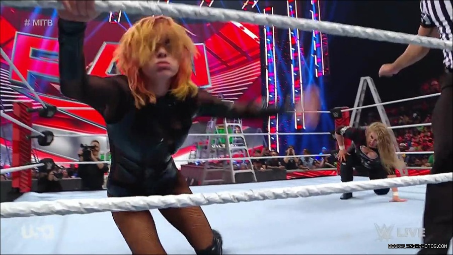WWE_RAW_27th_June_2022_720p_WEBRip_h264_mp4_007633611.jpg