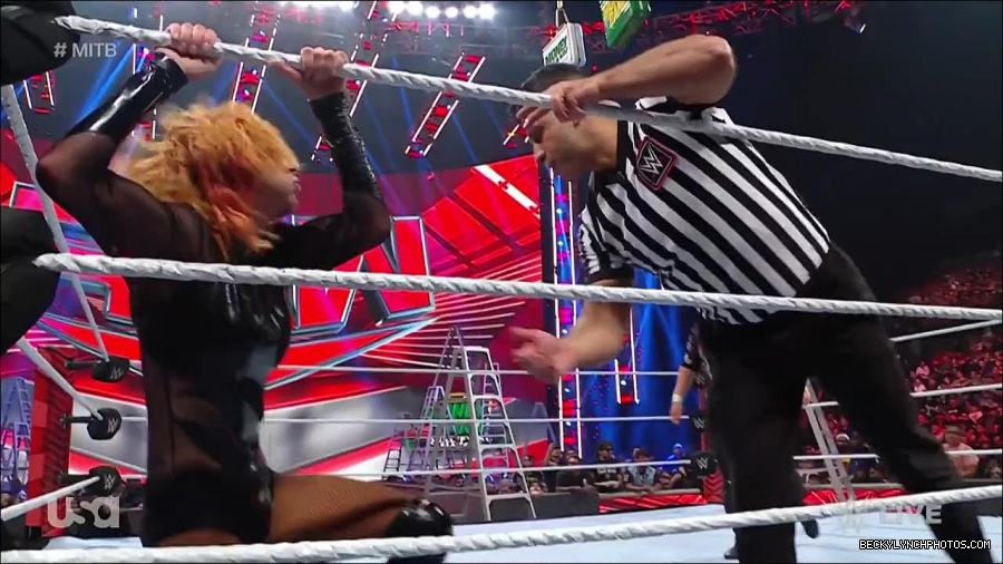 WWE_RAW_27th_June_2022_720p_WEBRip_h264_mp4_007634812.jpg