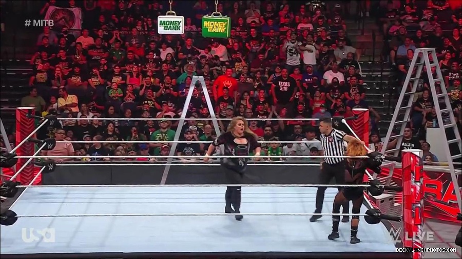 WWE_RAW_27th_June_2022_720p_WEBRip_h264_mp4_007635613.jpg