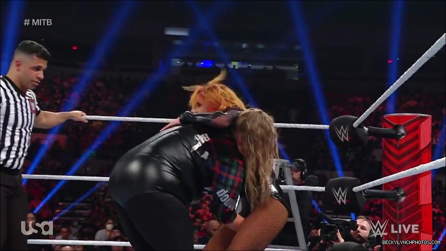 WWE_RAW_27th_June_2022_720p_WEBRip_h264_mp4_007639617.jpg