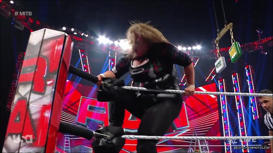 WWE_RAW_27th_June_2022_720p_WEBRip_h264_mp4_007644022.jpg