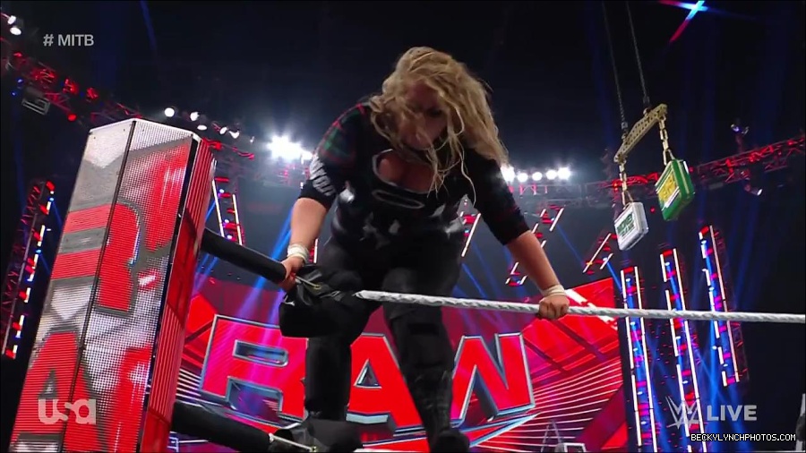 WWE_RAW_27th_June_2022_720p_WEBRip_h264_mp4_007644822.jpg