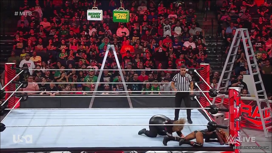 WWE_RAW_27th_June_2022_720p_WEBRip_h264_mp4_007646824.jpg