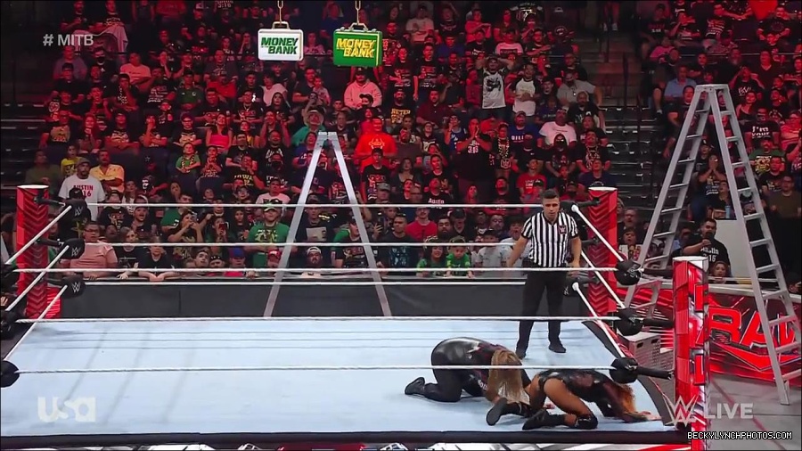 WWE_RAW_27th_June_2022_720p_WEBRip_h264_mp4_007647225.jpg