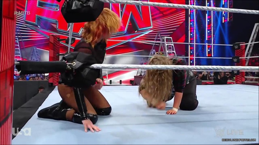 WWE_RAW_27th_June_2022_720p_WEBRip_h264_mp4_007648026.jpg