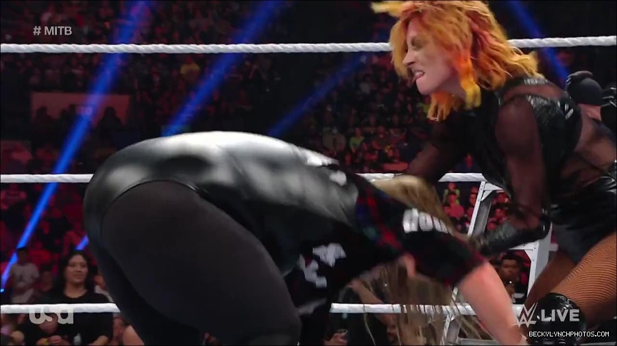 WWE_RAW_27th_June_2022_720p_WEBRip_h264_mp4_007650828.jpg