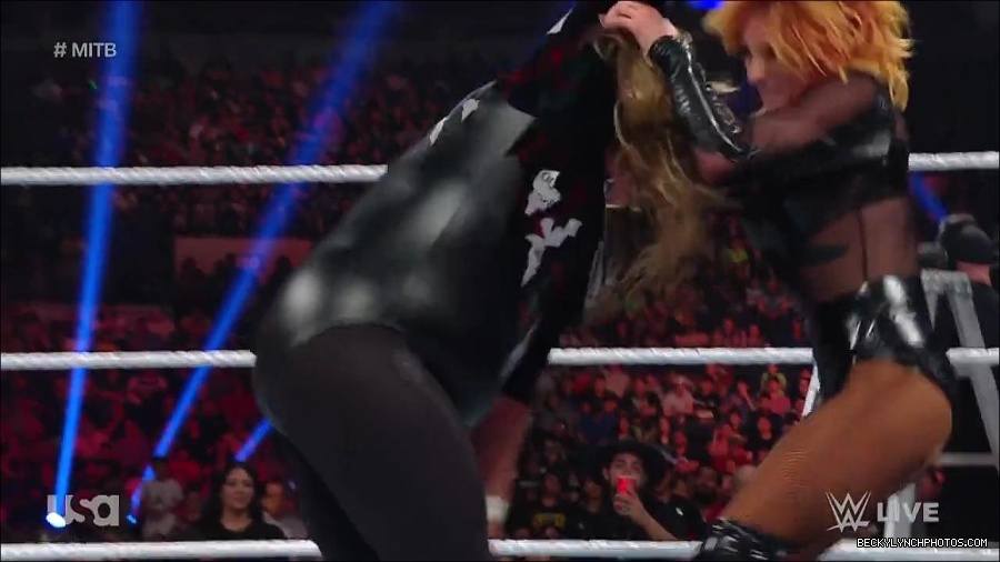 WWE_RAW_27th_June_2022_720p_WEBRip_h264_mp4_007651229.jpg