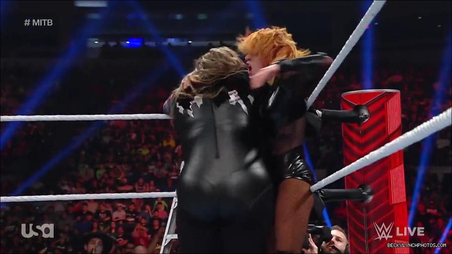 WWE_RAW_27th_June_2022_720p_WEBRip_h264_mp4_007653631.jpg