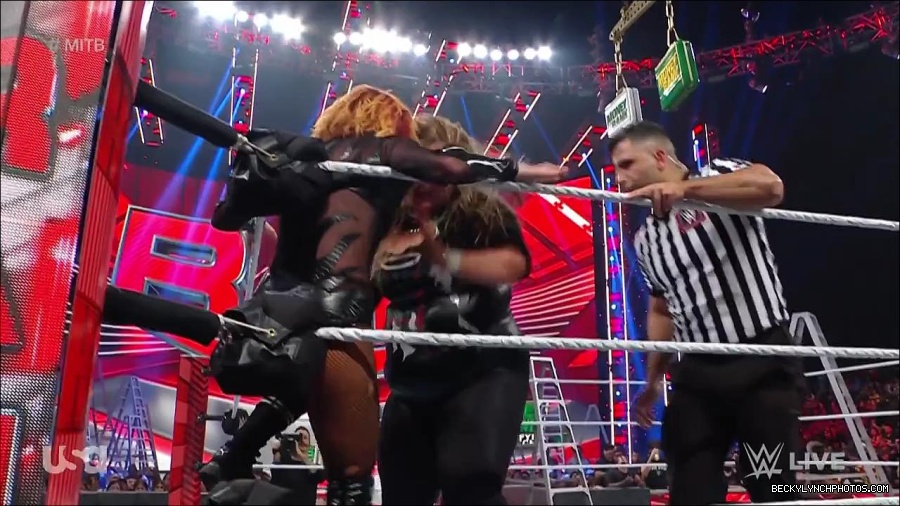 WWE_RAW_27th_June_2022_720p_WEBRip_h264_mp4_007654832.jpg