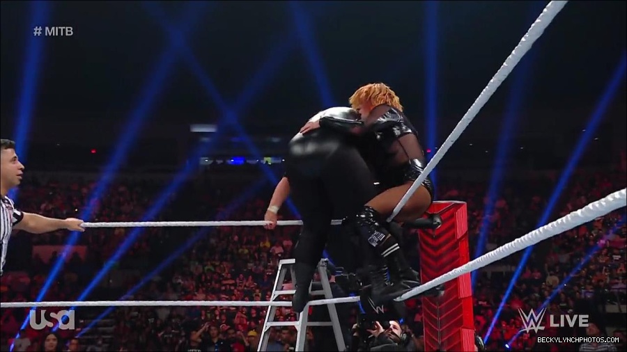 WWE_RAW_27th_June_2022_720p_WEBRip_h264_mp4_007661639.jpg