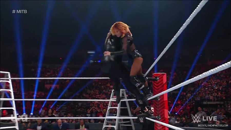 WWE_RAW_27th_June_2022_720p_WEBRip_h264_mp4_007664042.jpg
