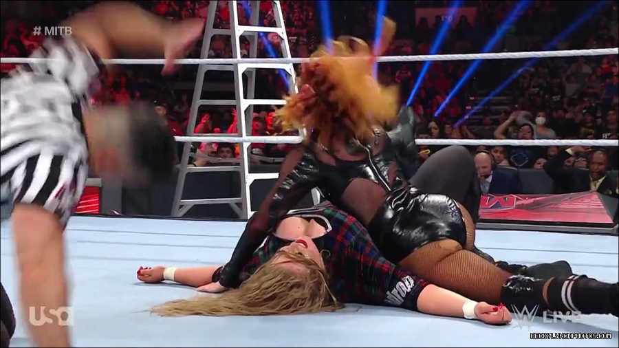 WWE_RAW_27th_June_2022_720p_WEBRip_h264_mp4_007670048.jpg
