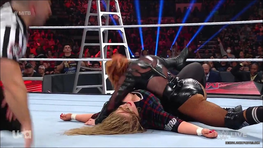 WWE_RAW_27th_June_2022_720p_WEBRip_h264_mp4_007670448.jpg