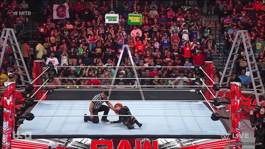 WWE_RAW_27th_June_2022_720p_WEBRip_h264_mp4_007683661.jpg