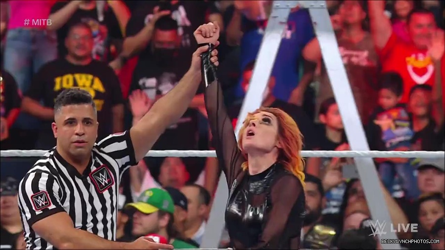 WWE_RAW_27th_June_2022_720p_WEBRip_h264_mp4_007689267.jpg