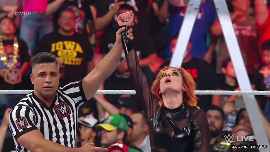 WWE_RAW_27th_June_2022_720p_WEBRip_h264_mp4_007689667.jpg