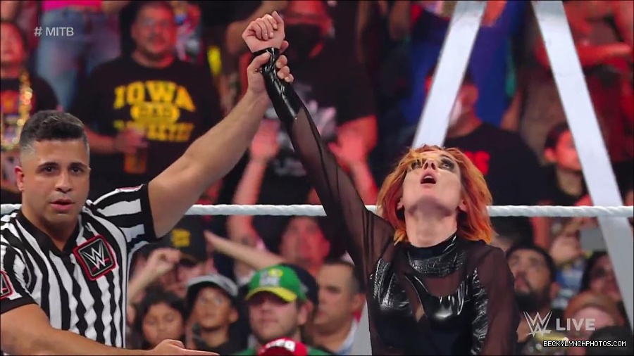 WWE_RAW_27th_June_2022_720p_WEBRip_h264_mp4_007690068.jpg