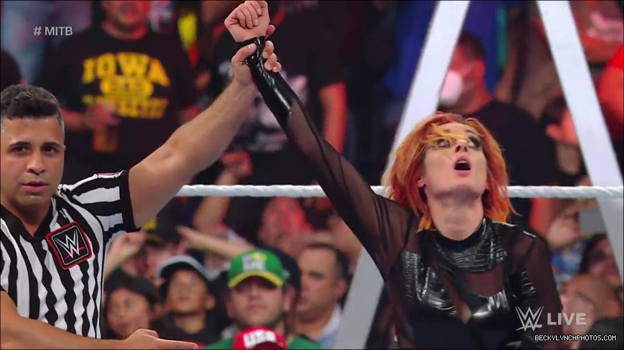 WWE_RAW_27th_June_2022_720p_WEBRip_h264_mp4_007690468.jpg