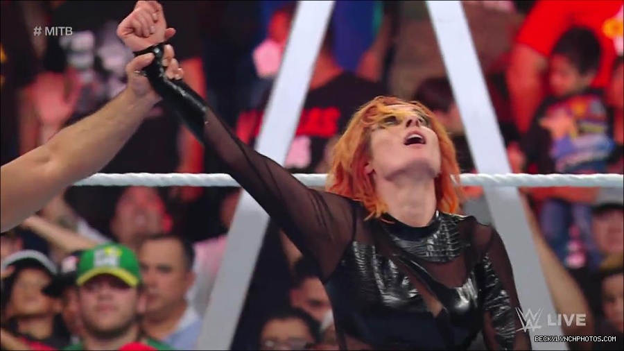 WWE_RAW_27th_June_2022_720p_WEBRip_h264_mp4_007691269.jpg