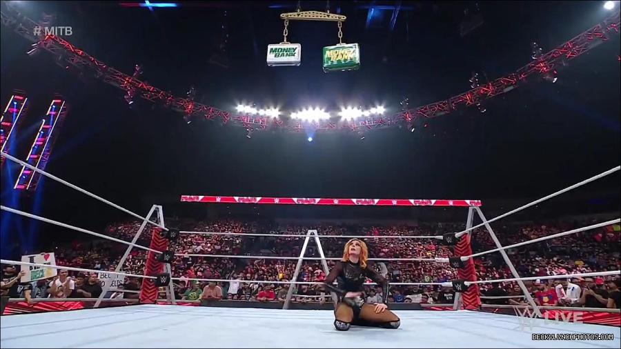WWE_RAW_27th_June_2022_720p_WEBRip_h264_mp4_007705299.jpg