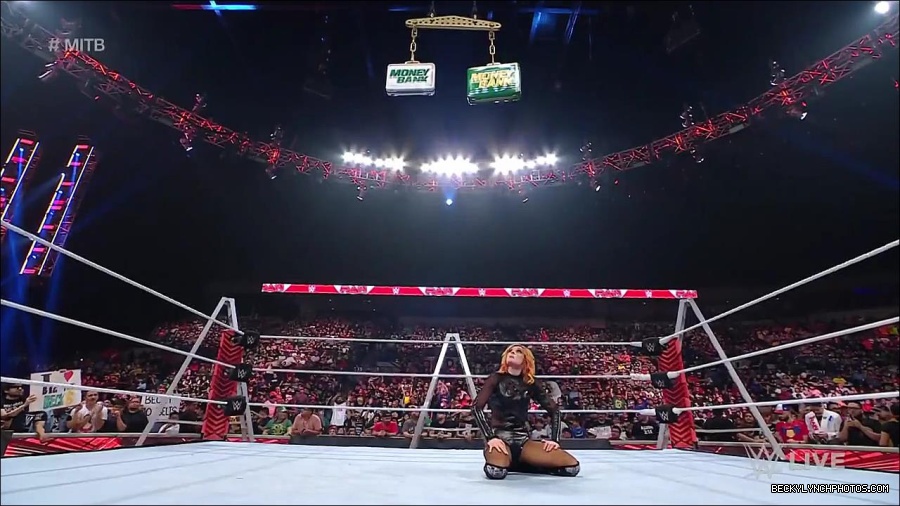 WWE_RAW_27th_June_2022_720p_WEBRip_h264_mp4_007705700.jpg