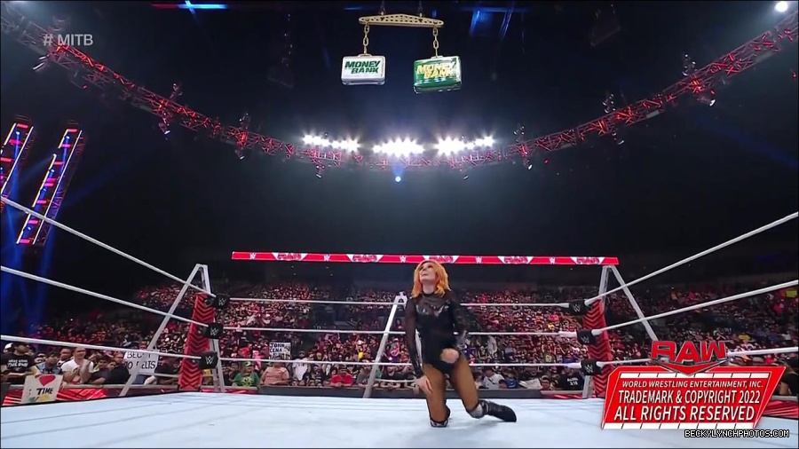 WWE_RAW_27th_June_2022_720p_WEBRip_h264_mp4_007708102.jpg