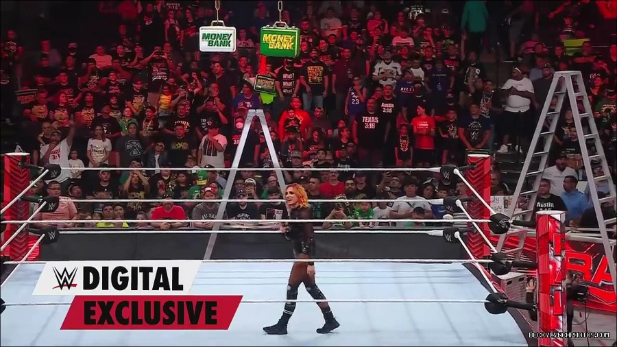 Y2Mate_is_-_Becky_Lynch_is_the_embodiment_of_Never_Give_Up_Raw_Exclusive2C_June_272C_2022-jwAS12_jHxk-720p-1656426534644_mp4_000009533.jpg