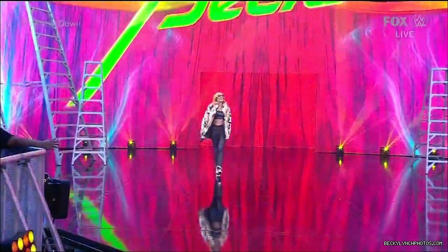WWE_Friday_Night_Smackdown_1st_July_2022_720p_WEBRip_h264_mp4_002561962.jpg