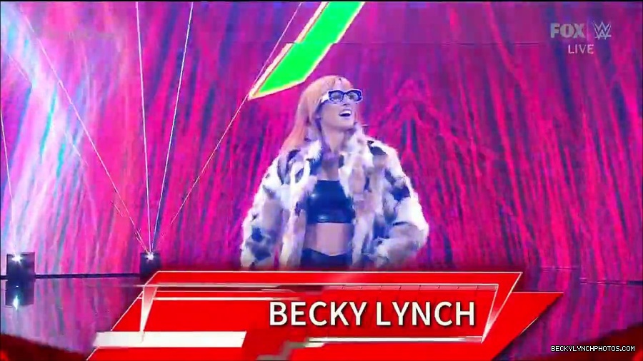 WWE_Friday_Night_Smackdown_1st_July_2022_720p_WEBRip_h264_mp4_002566767.jpg