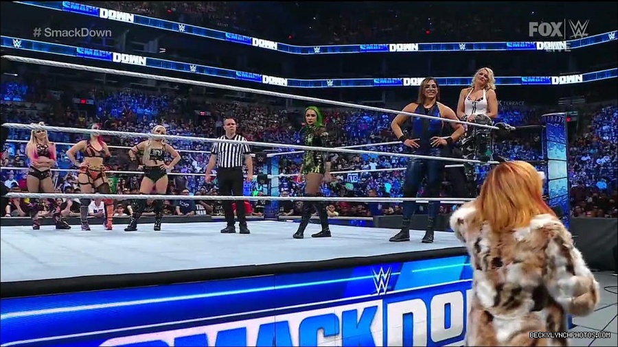 WWE_Friday_Night_Smackdown_1st_July_2022_720p_WEBRip_h264_mp4_002595195.jpg