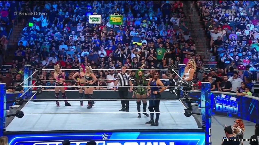 WWE_Friday_Night_Smackdown_1st_July_2022_720p_WEBRip_h264_mp4_002602803.jpg