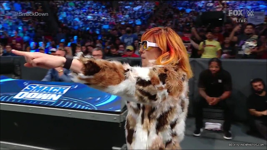 WWE_Friday_Night_Smackdown_1st_July_2022_720p_WEBRip_h264_mp4_002612413.jpg