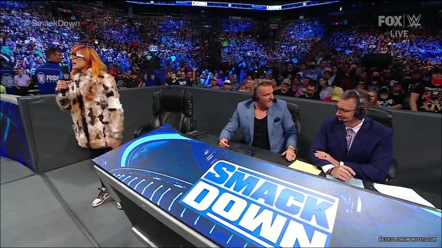WWE_Friday_Night_Smackdown_1st_July_2022_720p_WEBRip_h264_mp4_002632433.jpg