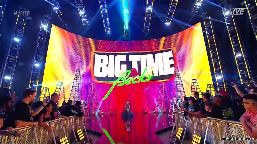 WWE_Money_In_The_Bank_2022_720p_WEB_h264-HEEL_mp4_000314721.jpg
