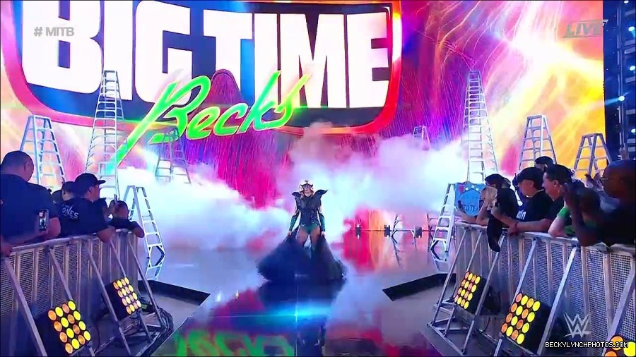 WWE_Money_In_The_Bank_2022_720p_WEB_h264-HEEL_mp4_000327121.jpg