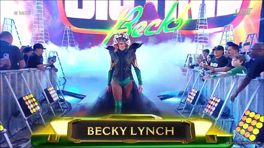WWE_Money_In_The_Bank_2022_720p_WEB_h264-HEEL_mp4_000331921.jpg
