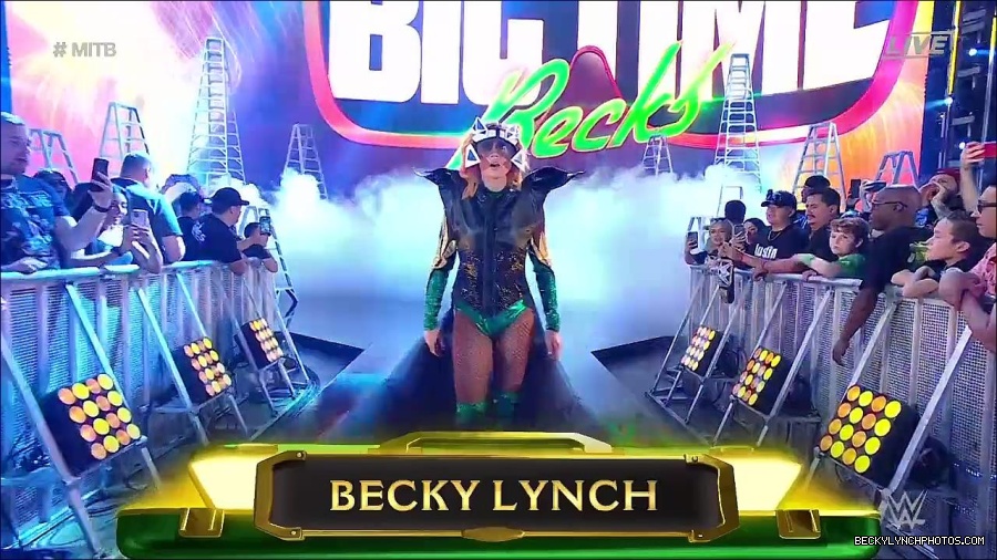 WWE_Money_In_The_Bank_2022_720p_WEB_h264-HEEL_mp4_000332721.jpg