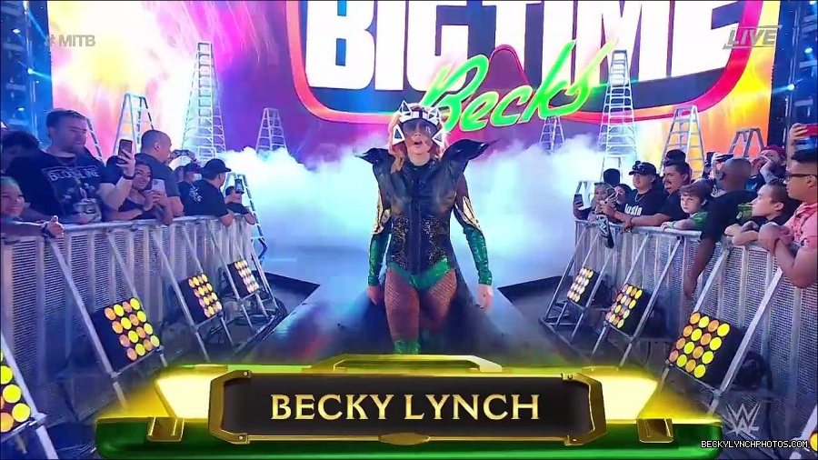 WWE_Money_In_The_Bank_2022_720p_WEB_h264-HEEL_mp4_000333121.jpg
