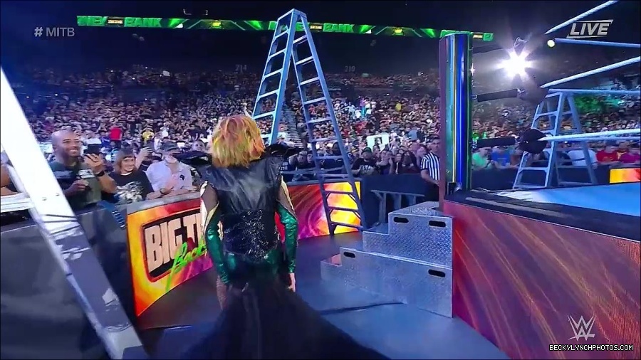 WWE_Money_In_The_Bank_2022_720p_WEB_h264-HEEL_mp4_000340721.jpg