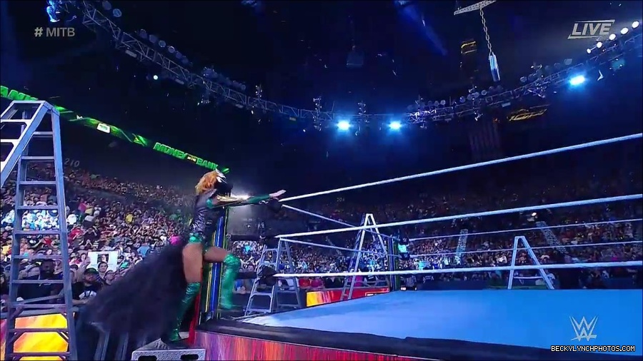 WWE_Money_In_The_Bank_2022_720p_WEB_h264-HEEL_mp4_000343921.jpg