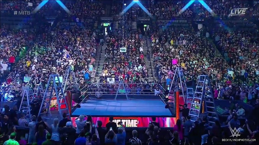 WWE_Money_In_The_Bank_2022_720p_WEB_h264-HEEL_mp4_000345121.jpg