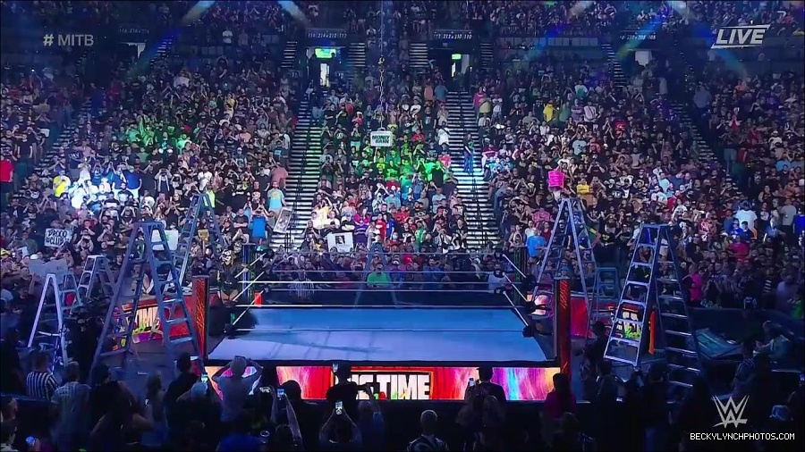 WWE_Money_In_The_Bank_2022_720p_WEB_h264-HEEL_mp4_000346721.jpg
