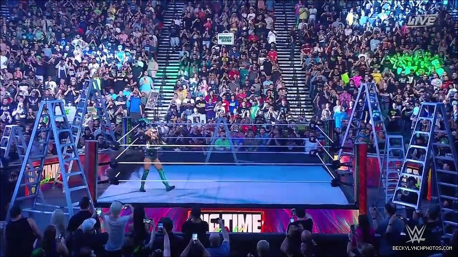 WWE_Money_In_The_Bank_2022_720p_WEB_h264-HEEL_mp4_000351921.jpg