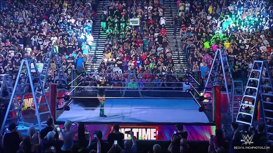WWE_Money_In_The_Bank_2022_720p_WEB_h264-HEEL_mp4_000352321.jpg