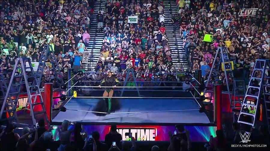 WWE_Money_In_The_Bank_2022_720p_WEB_h264-HEEL_mp4_000353121.jpg