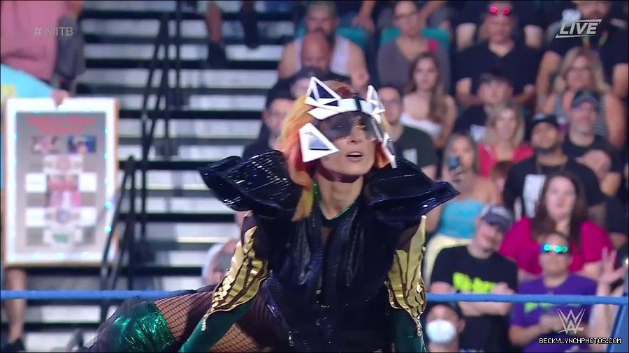 WWE_Money_In_The_Bank_2022_720p_WEB_h264-HEEL_mp4_000355121.jpg